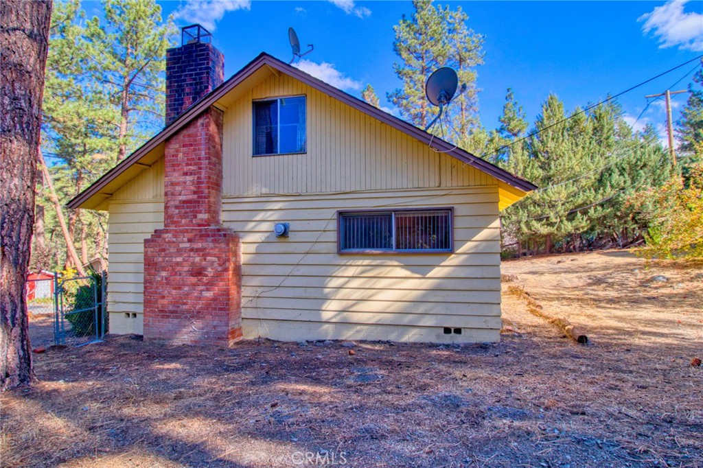 1215 Lark Road Wrightwood, CA 92397 - Photo 28 of 34 a front view of a house with a yard