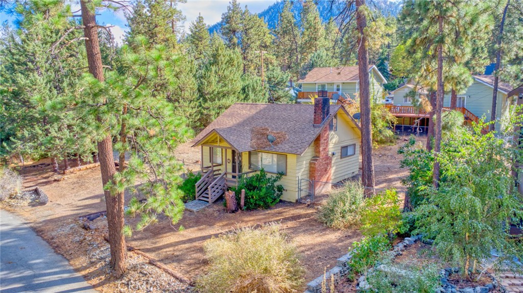 1215 Lark Road Wrightwood, CA 92397 - Photo 29 of 34 a front view of a house with a yard and fountain