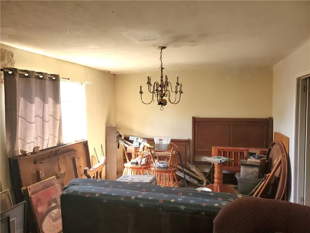 a view of a livingroom with furniture