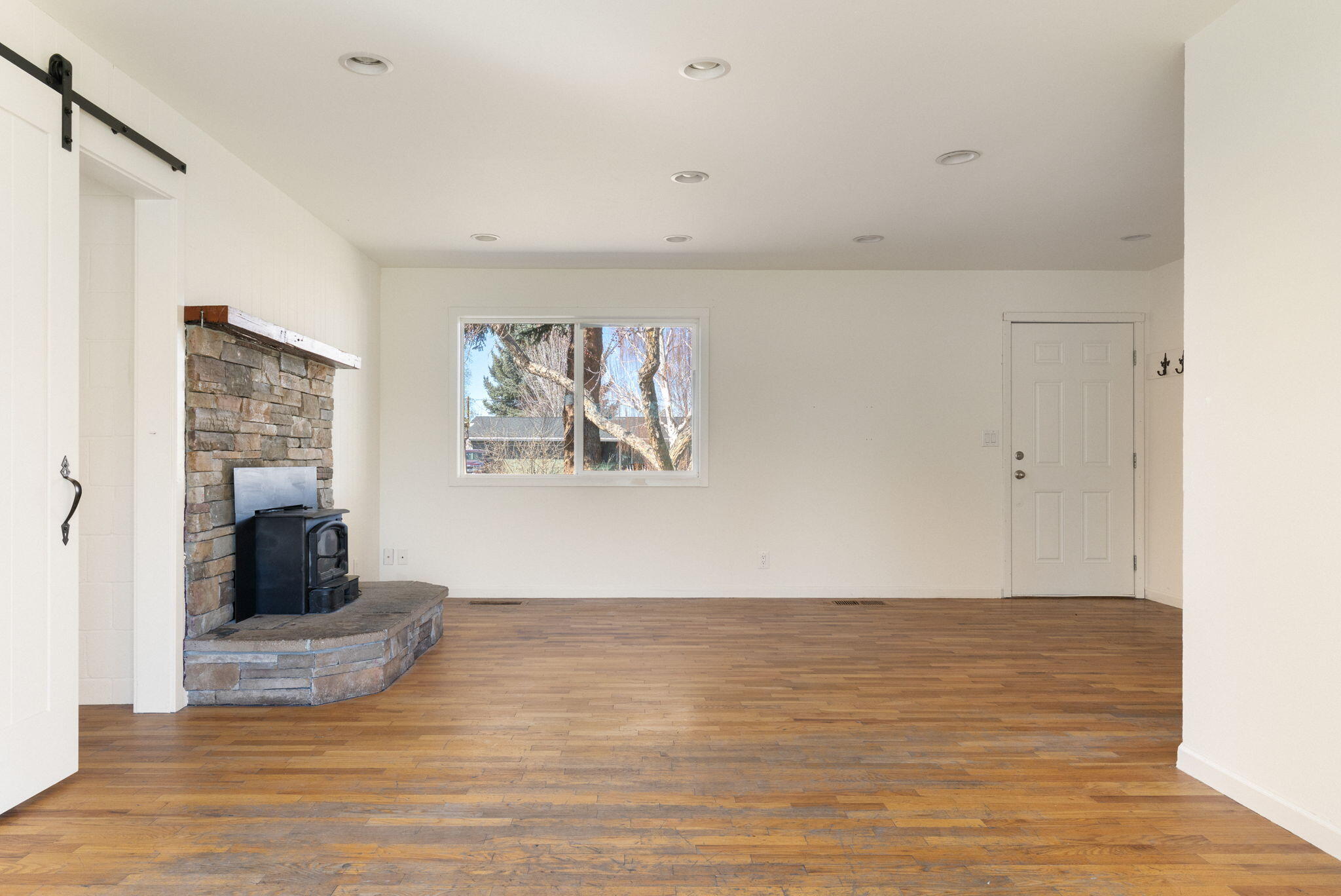 1830 Southwest 16th Street Redmond, OR 97756 - Photo 21 of 31 Dry Sky - 1830 SW 16th St (21 of 30)