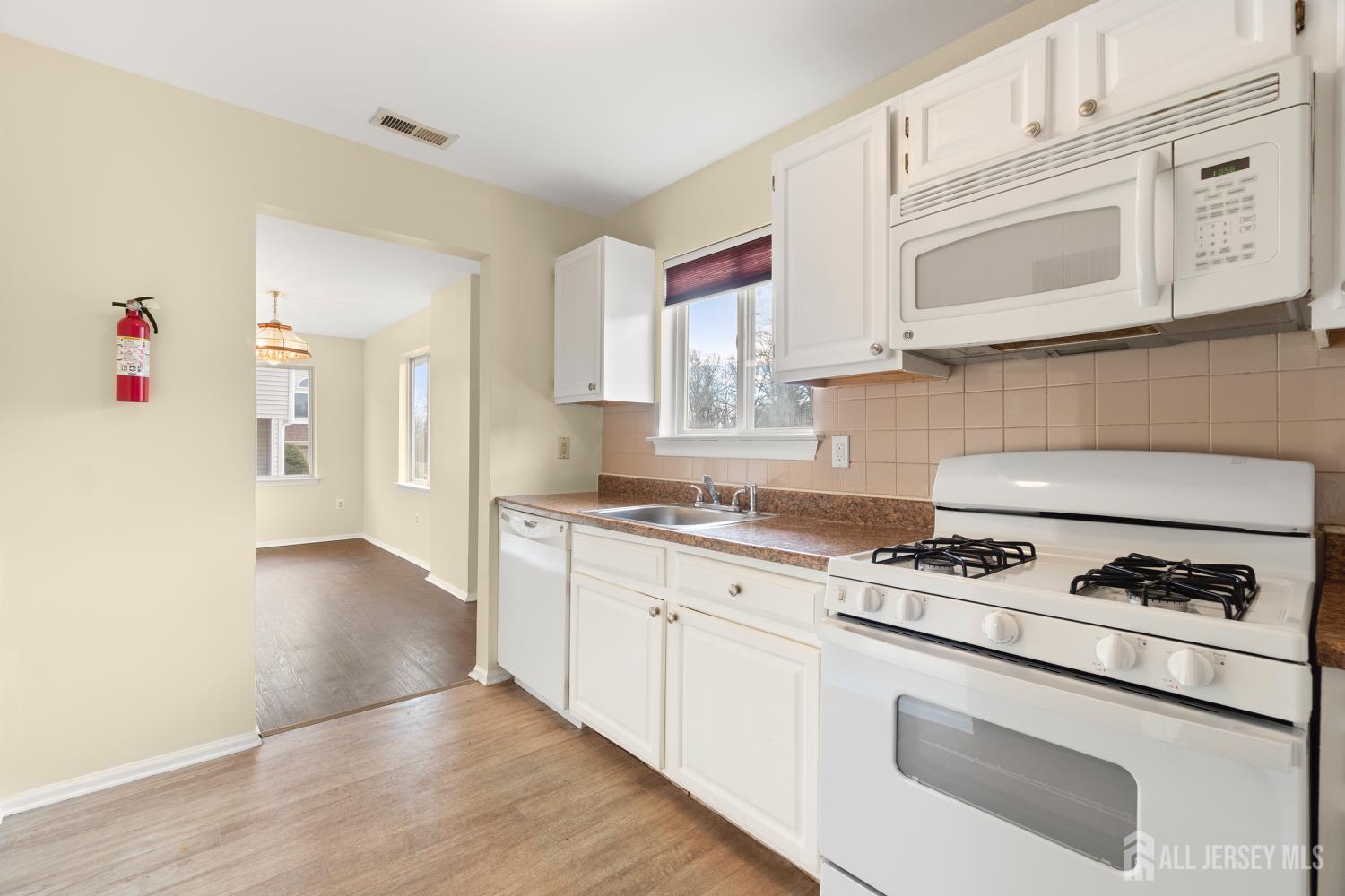 1606 Madaline Drive Avenel, NJ 07001 - Photo 6 of 26