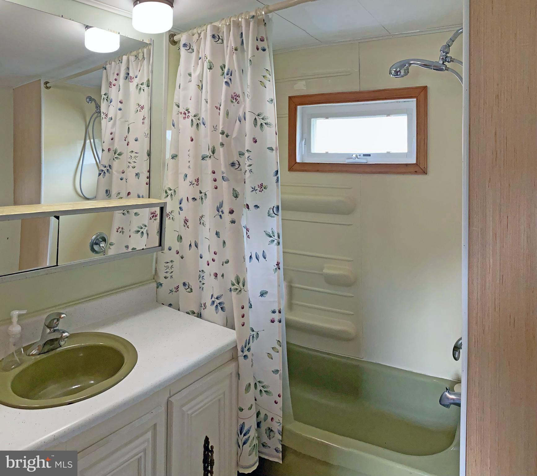 32 Lantern Lane Rehoboth Beach, DE 19971 - Photo 8 of 17 Full Bath with Tub/Shower