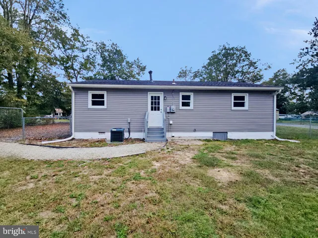 a view of a house with a yard and plants