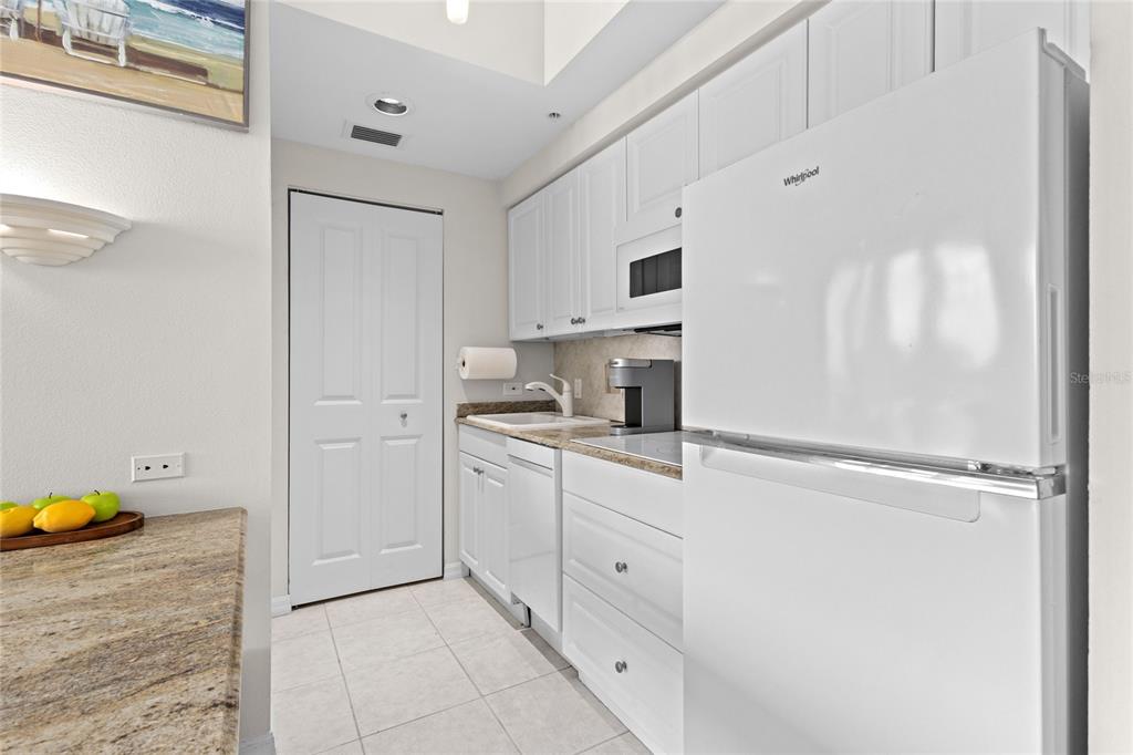 225 Sands Point Road, Unit 6103 Longboat Key, FL 34228 - Photo 5 of 35