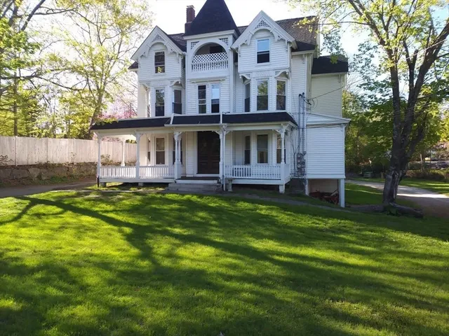 $2,400 | 21 Pleasant Street, Unit 2, Upton, MA 01568