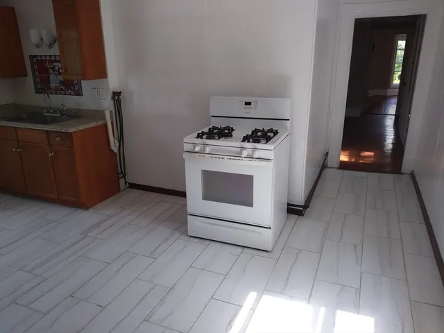 $2,400 | 21 Pleasant Street, Unit 2, Upton, MA 01568