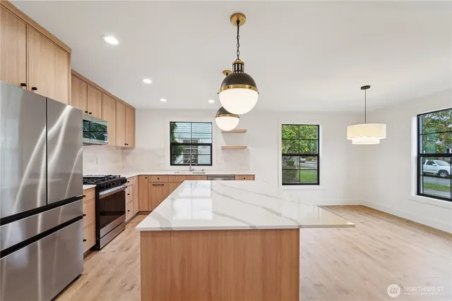 $7,500 | 2809 40th Avenue West, Seattle, WA 98199