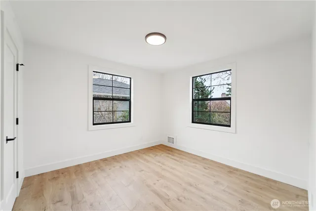 $7,500 | 2809 40th Avenue West, Seattle, WA 98199