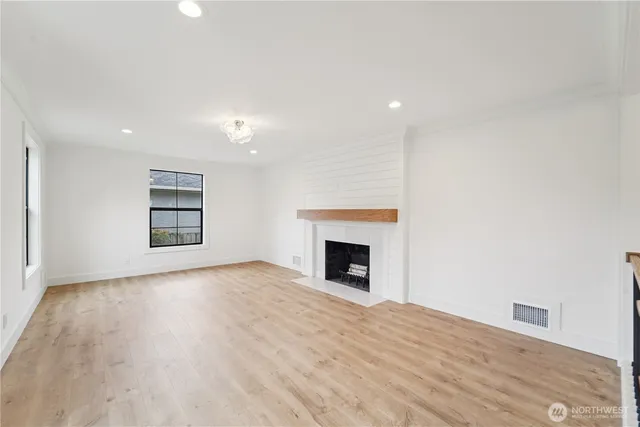 $7,500 | 2809 40th Avenue West, Seattle, WA 98199