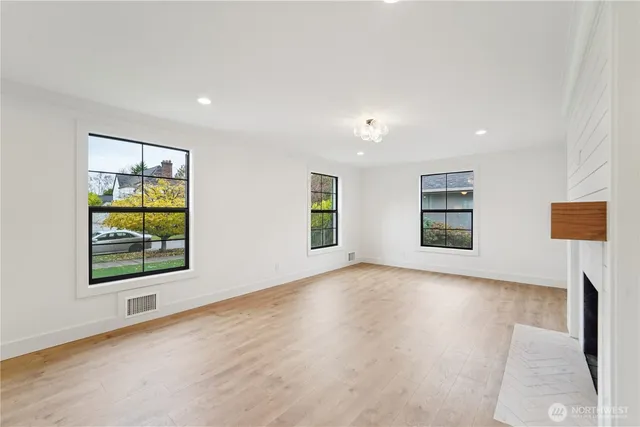 $7,500 | 2809 40th Avenue West, Seattle, WA 98199