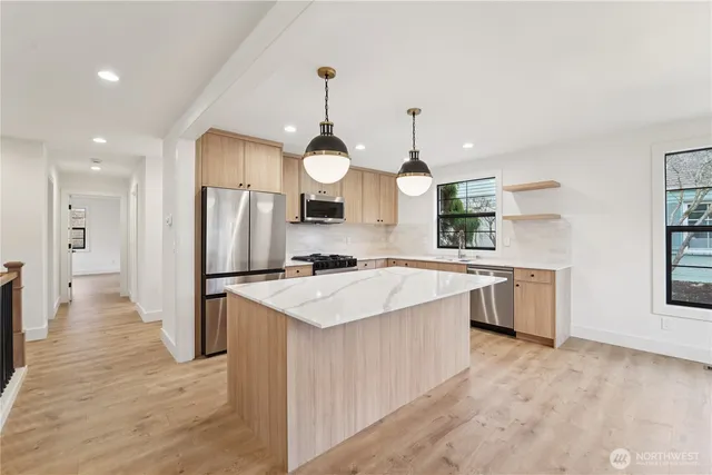 $7,500 | 2809 40th Avenue West, Seattle, WA 98199