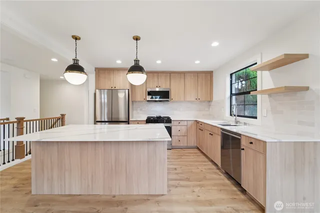 $7,500 | 2809 40th Avenue West, Seattle, WA 98199