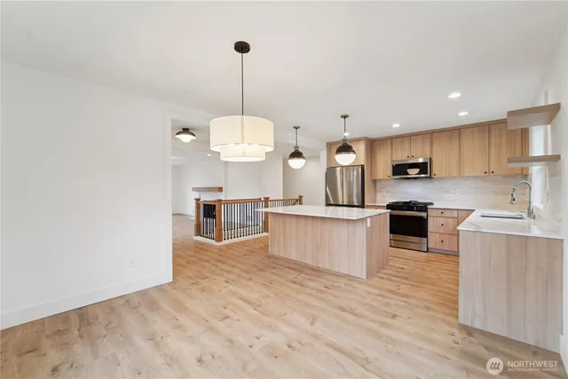 $7,500 | 2809 40th Avenue West, Seattle, WA 98199