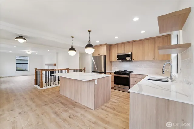 $7,500 | 2809 40th Avenue West, Seattle, WA 98199