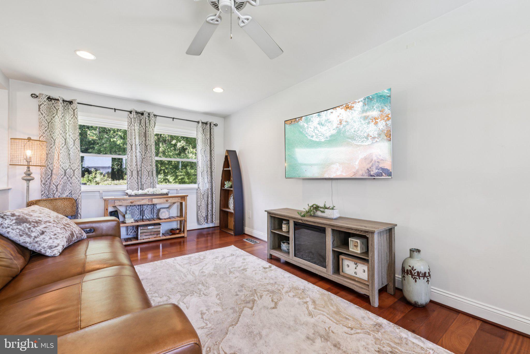 1609 Love Point Road Stevensville, MD 21666 - Photo 15 of 64 Living room