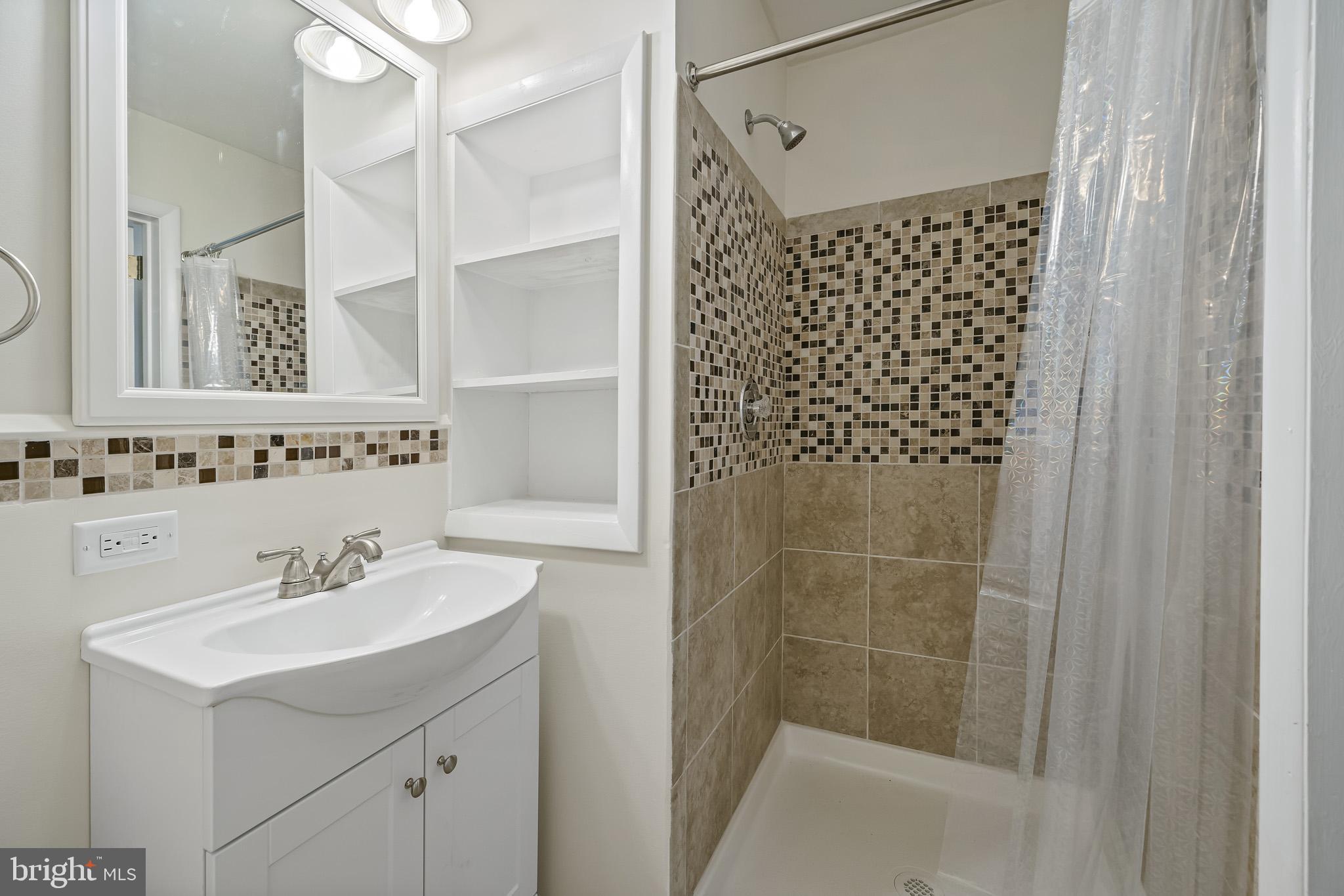 420 Clay Hammond Road Prince Frederick, MD 20678 - Photo 23 of 38 Hall bath
