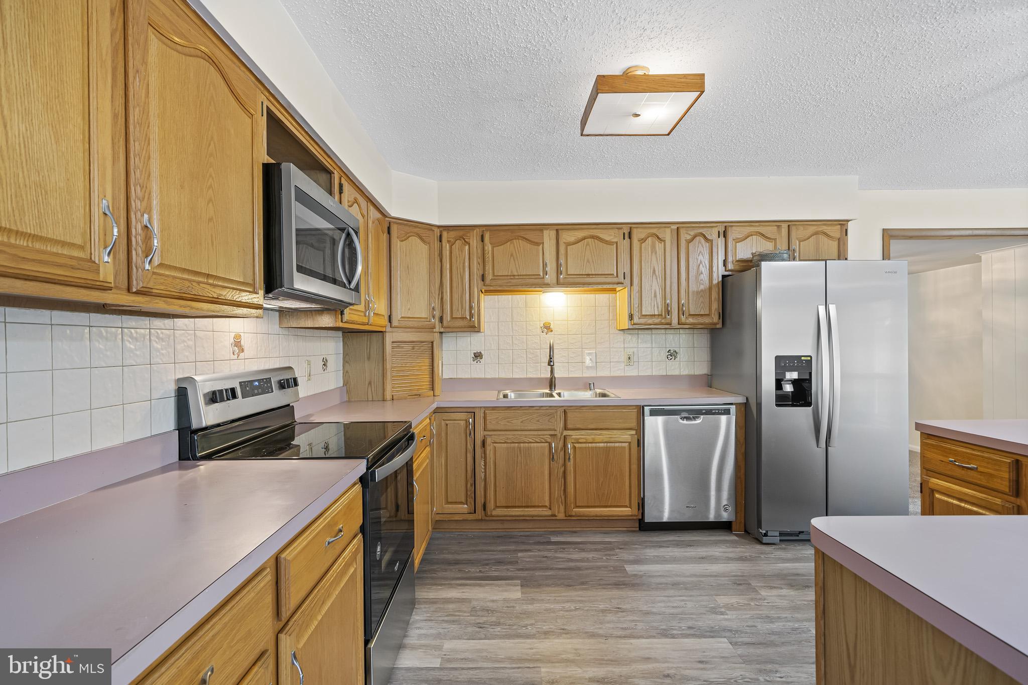 420 Clay Hammond Road Prince Frederick, MD 20678 - Photo 5 of 38 .Wood cabinets and Stainless steel!