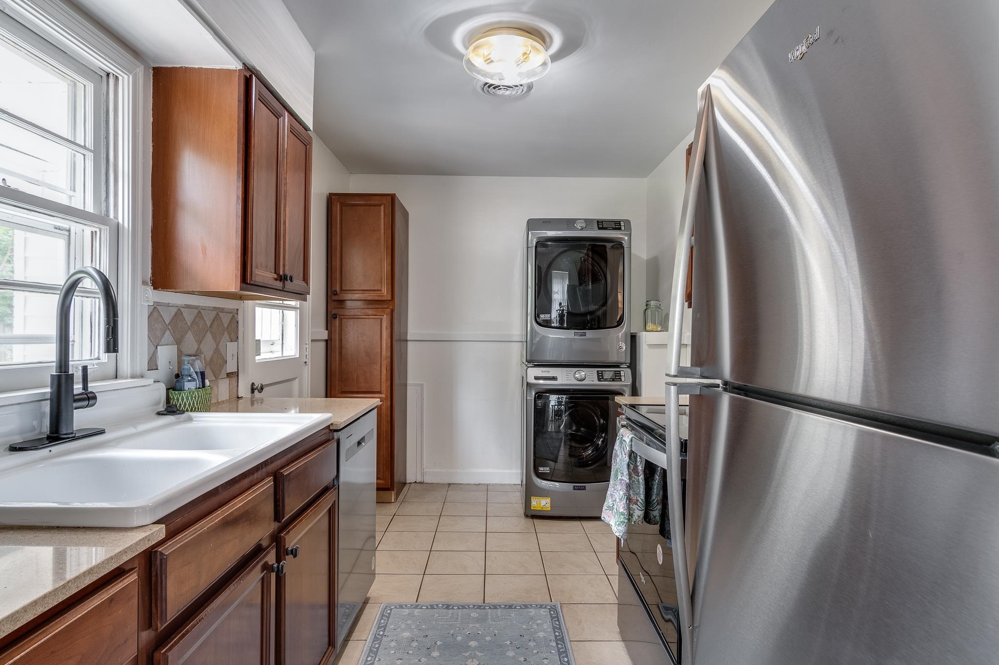 3901 Lytle Circle Memphis, TN 38122 - Photo 15 of 36 a kitchen with a refrigerator sink and stove