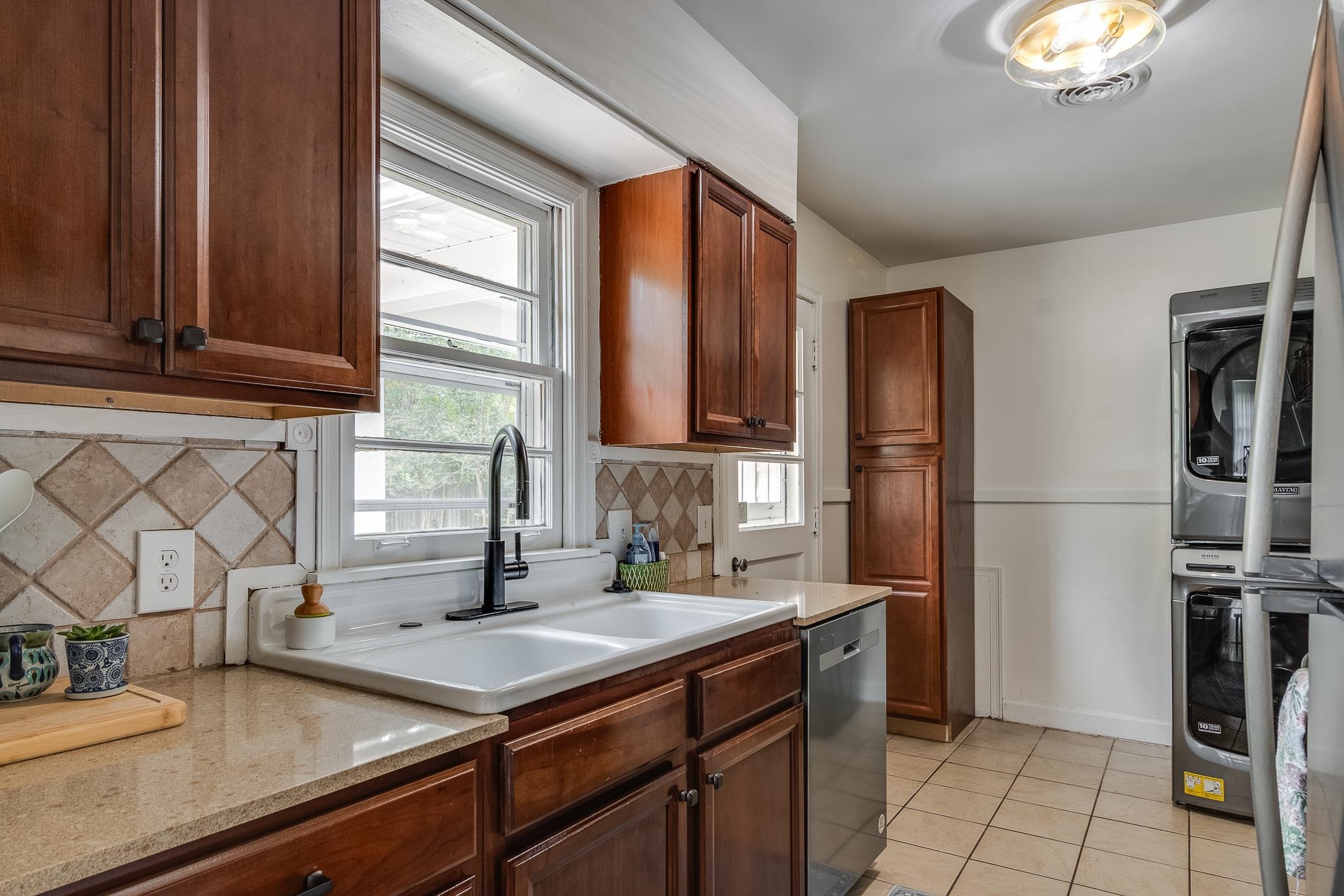 3901 Lytle Circle Memphis, TN 38122 - Photo 16 of 36 a kitchen with a sink and a refrigerator