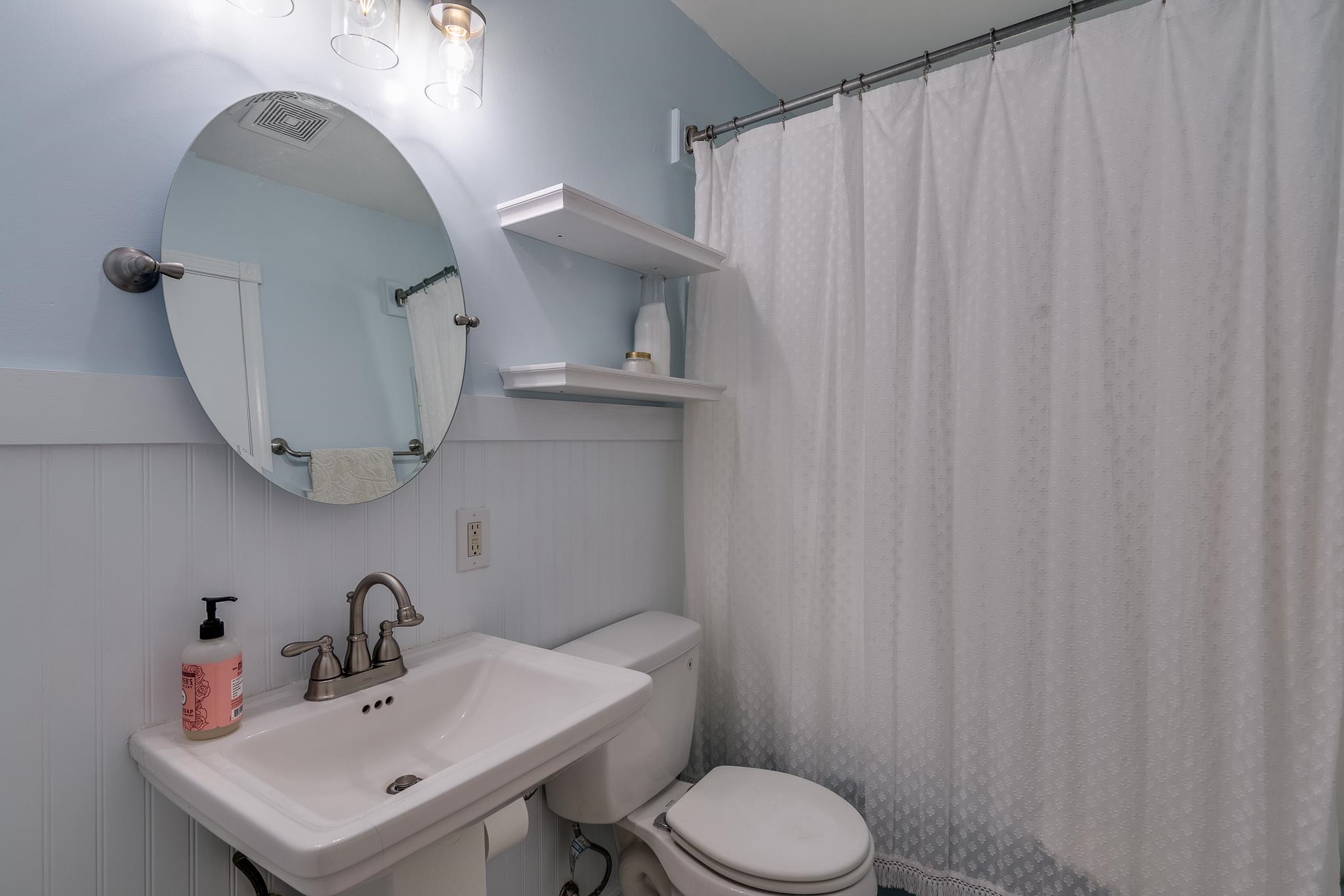 3901 Lytle Circle Memphis, TN 38122 - Photo 21 of 36 a bathroom with a sink a toilet and a mirror
