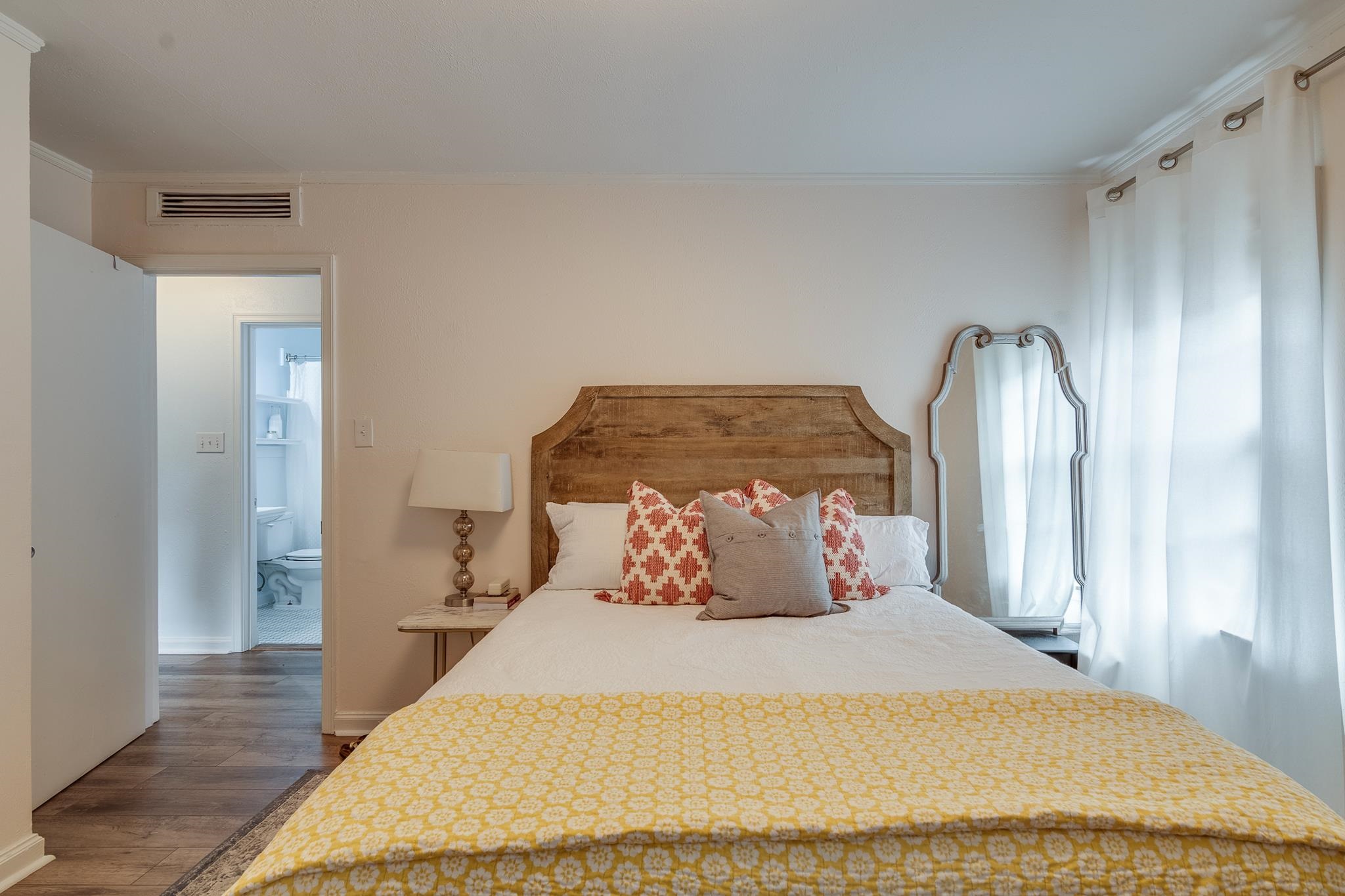 3901 Lytle Circle Memphis, TN 38122 - Photo 24 of 36 a bedroom with a bed and wooden floor