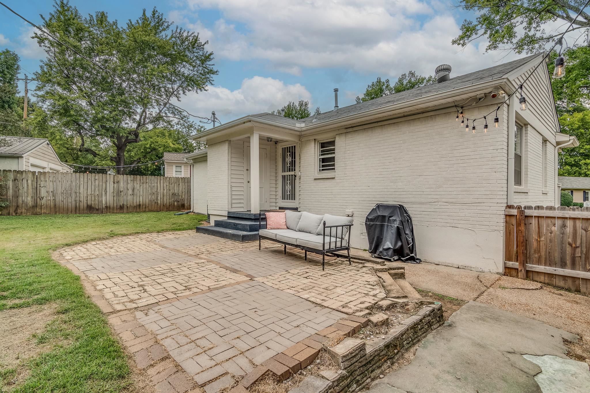 3901 Lytle Circle Memphis, TN 38122 - Photo 28 of 36 a view of a house with backyard and sitting area