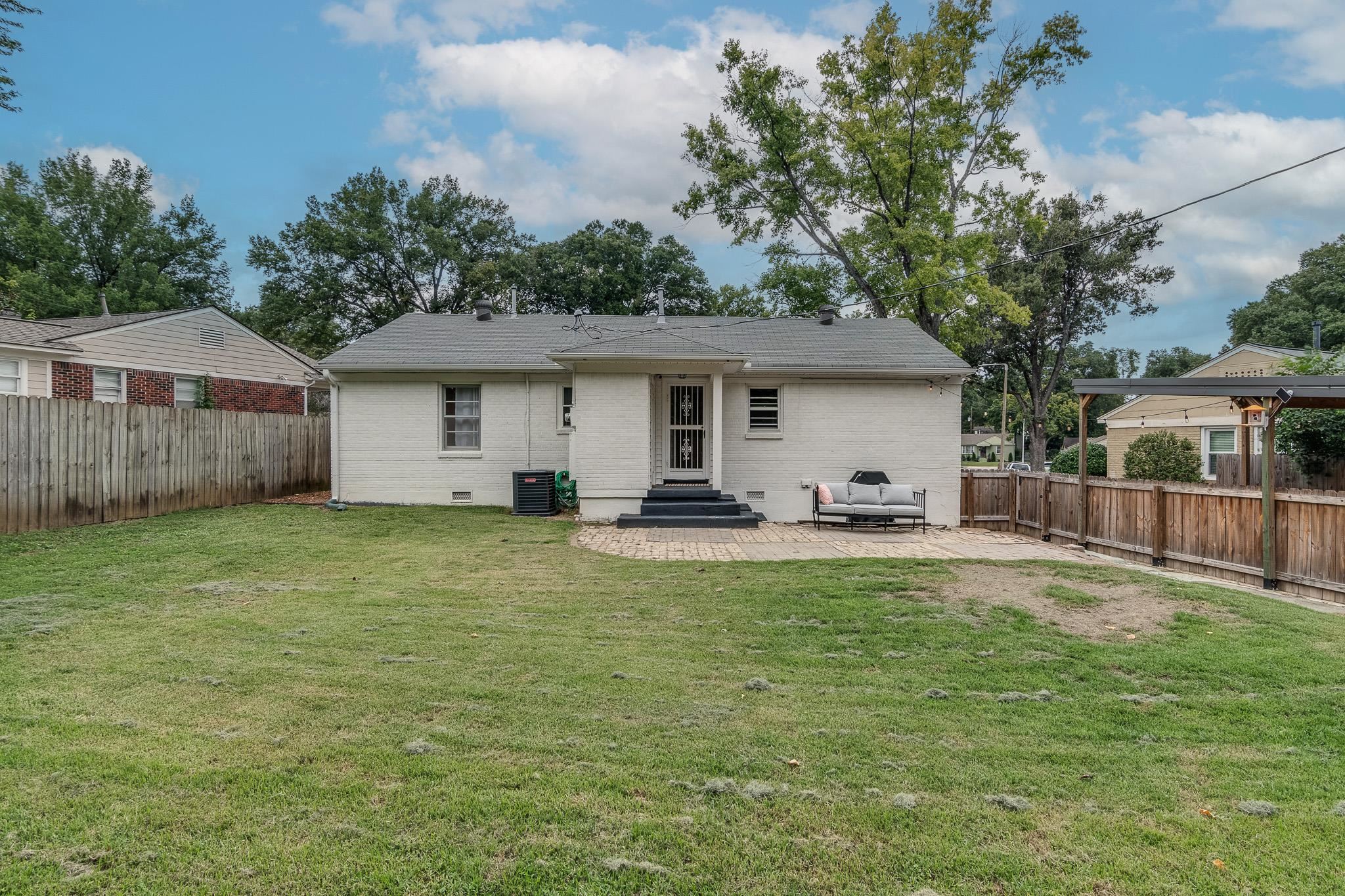 3901 Lytle Circle Memphis, TN 38122 - Photo 33 of 36 a view of a patio with table and chairs under an umbrella