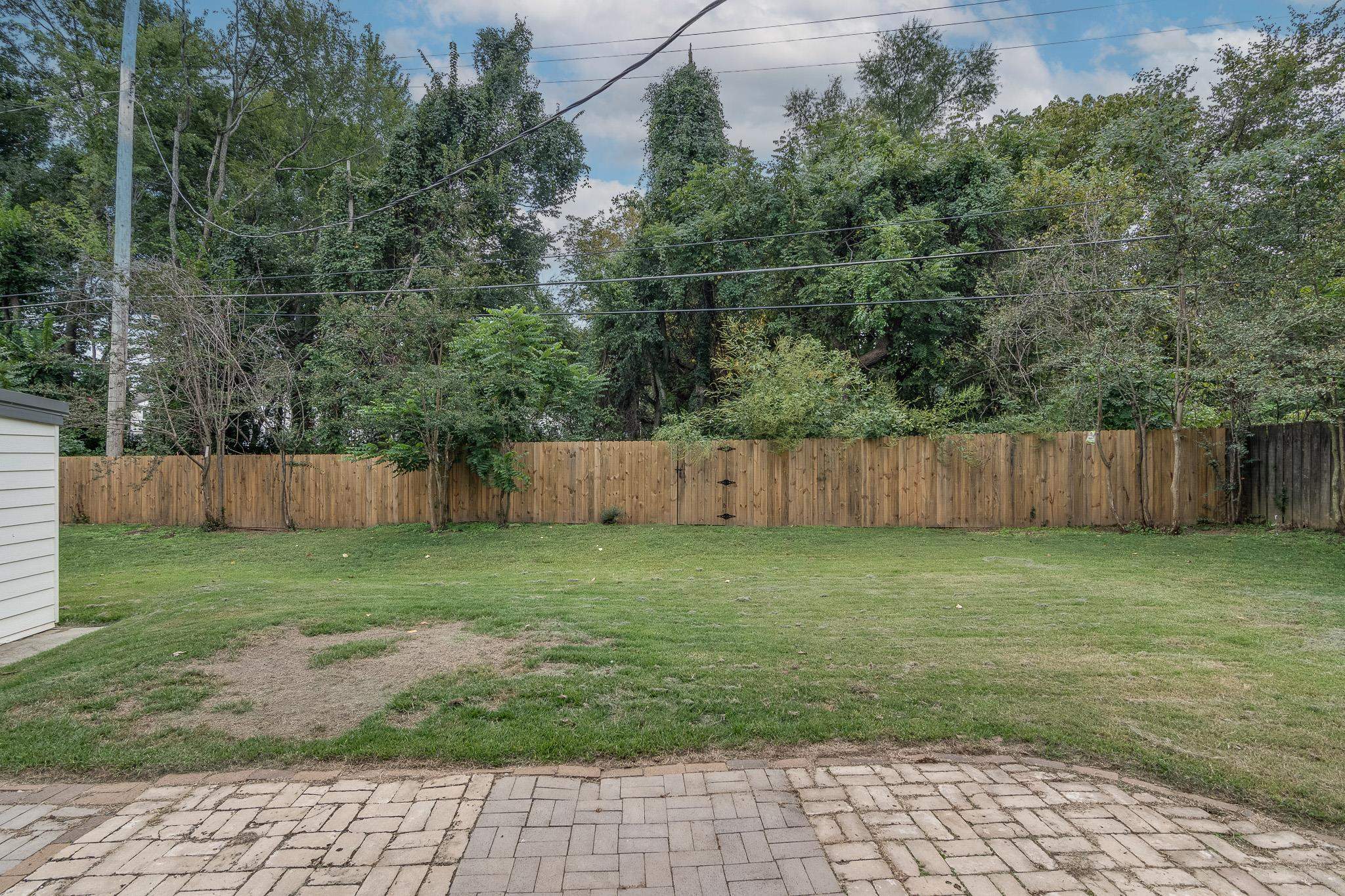 3901 Lytle Circle Memphis, TN 38122 - Photo 36 of 36 a backyard of a house with lots of green space