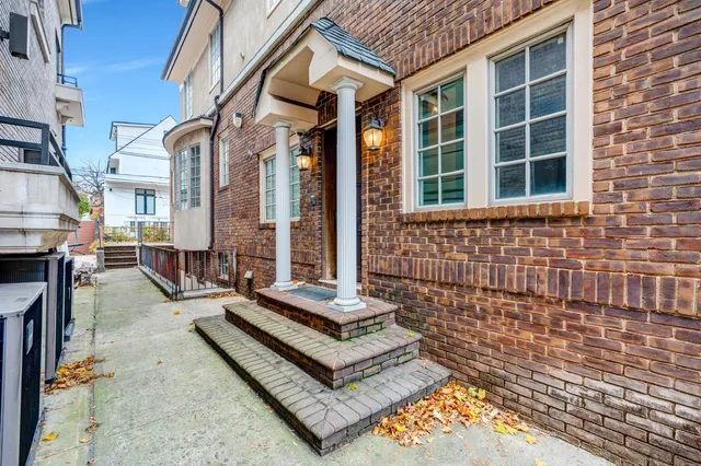 $4,700,000 | 850 East 23rd Street, Unit PRIVATE HOUSE | East Midwood