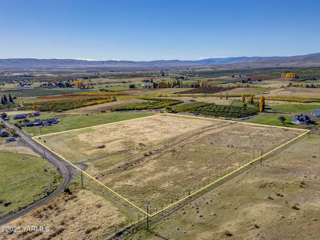 a view of an ocean view