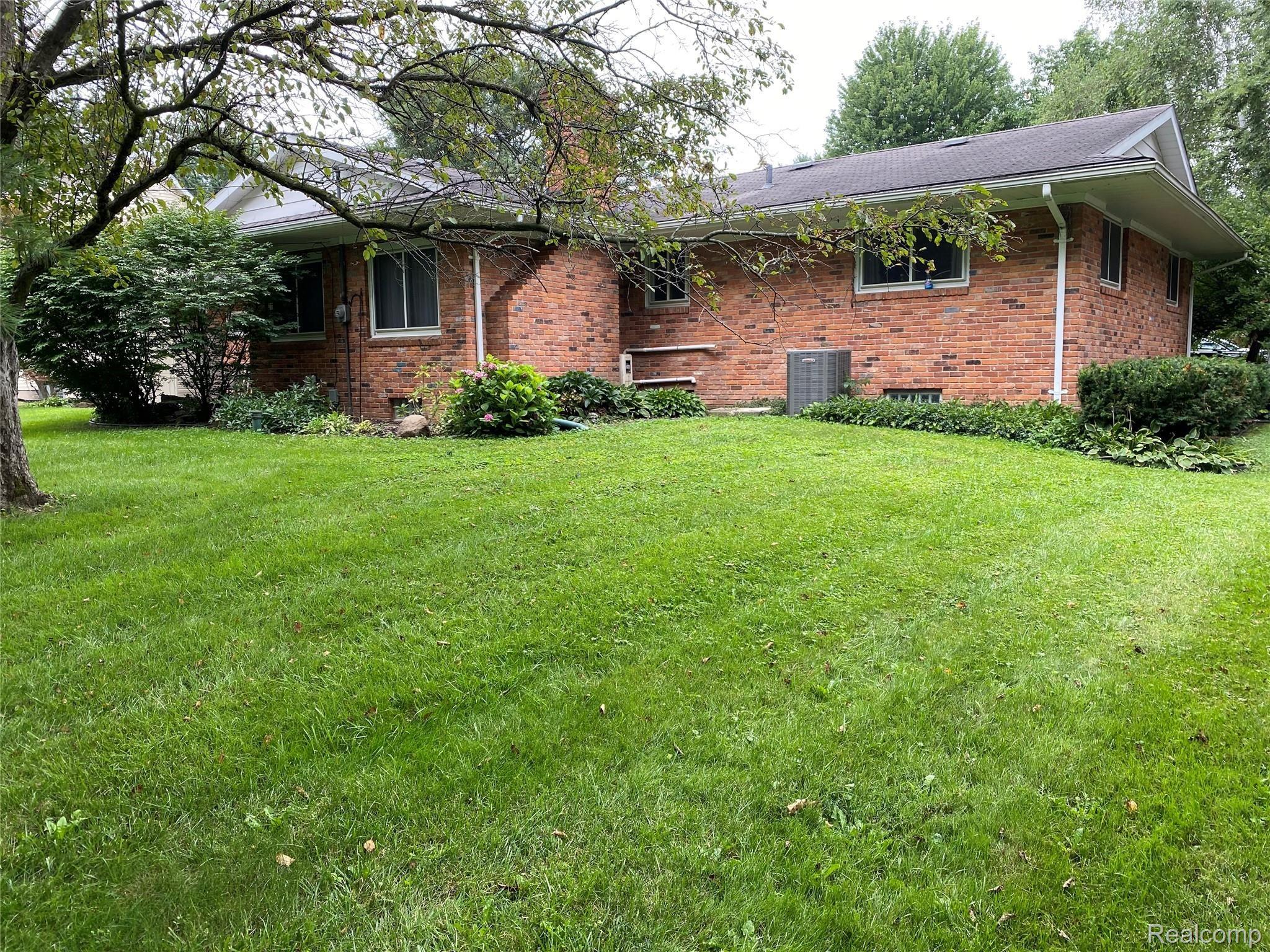 2711 Walbridge Drive Rochester, MI 48307 - Photo 6 of 53 B351F337-2F26-428D-A660-DBFBCECC6224.jpeg
