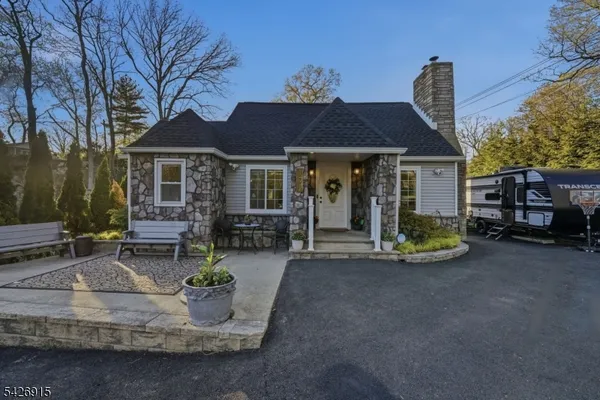 $435,000 | 101 Pitney Road, Hopatcong, NJ 07821