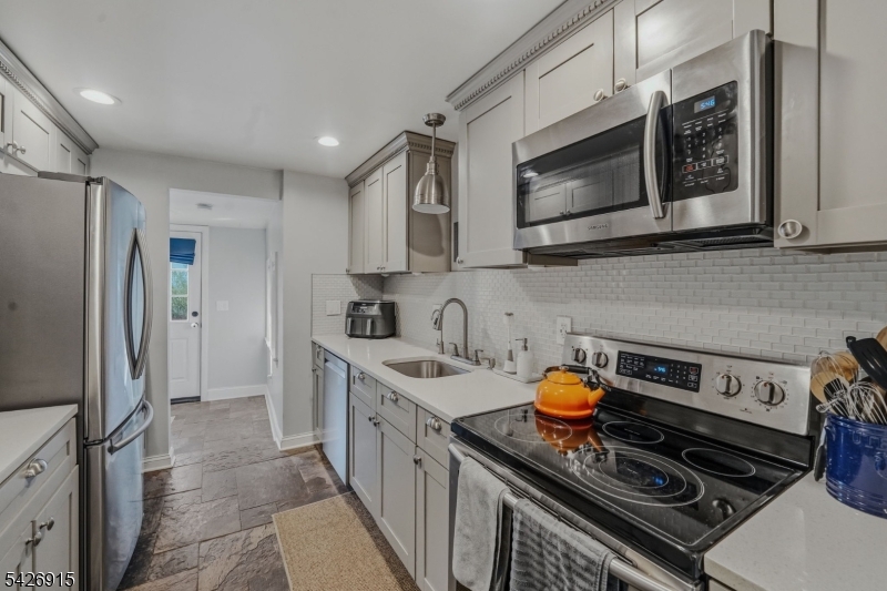 101 Pitney Road Hopatcong, NJ 07821 - Photo 11 of 38