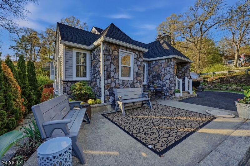 101 Pitney Road Hopatcong, NJ 07821 - Photo 3 of 38