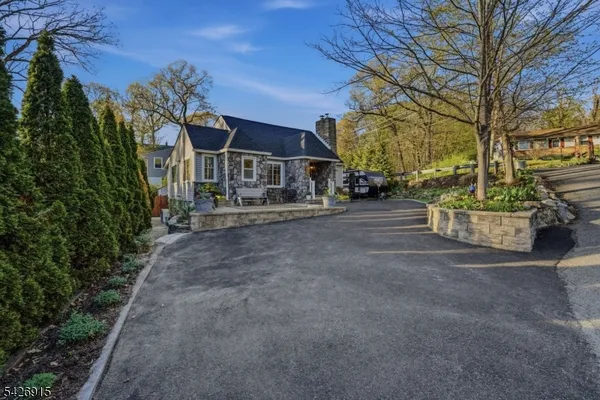 $435,000 | 101 Pitney Road, Hopatcong, NJ 07821