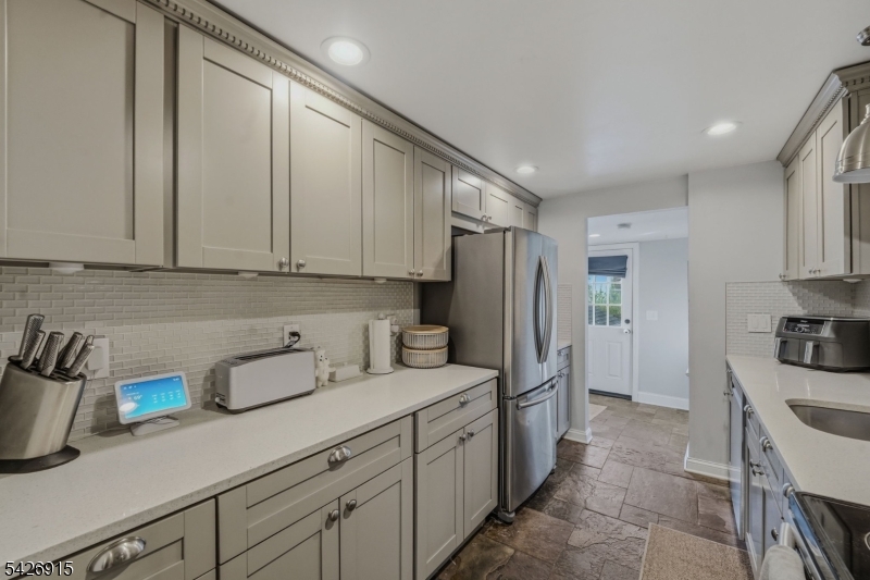 101 Pitney Road Hopatcong, NJ 07821 - Photo 10 of 38