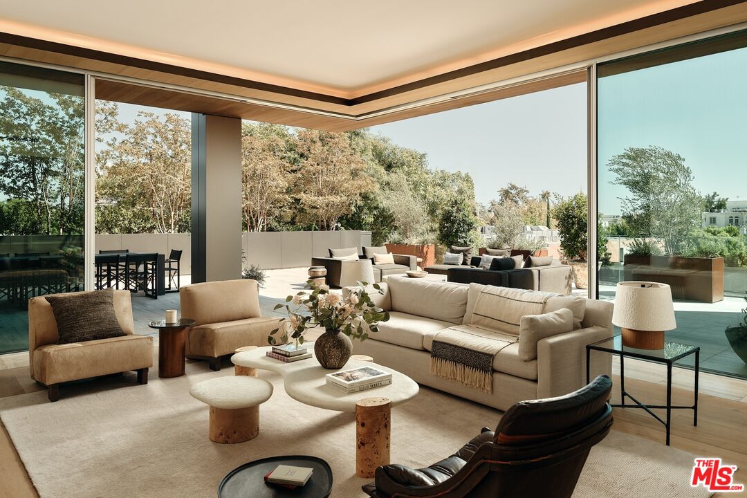8899 Beverly Boulevard, Unit 4D Los Angeles, CA 90048 - Photo 6 of 28 a living room with furniture and a large window