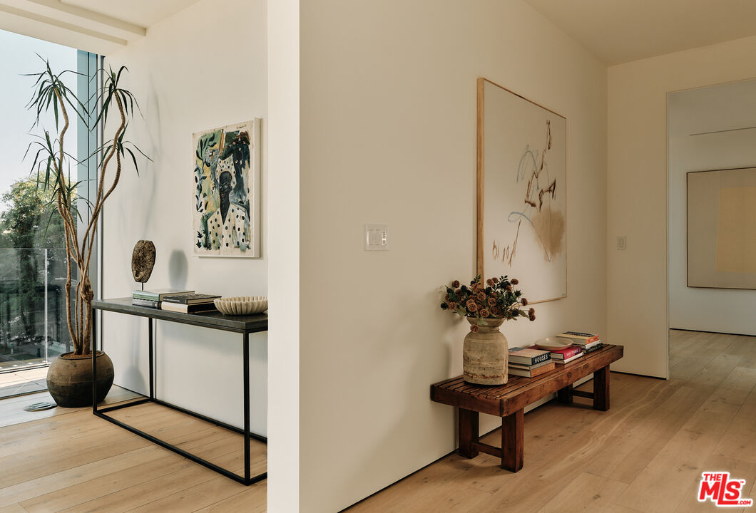 8899 Beverly Boulevard, Unit 4D Los Angeles, CA 90048 - Photo 7 of 28 a living room with furniture and a potted plant