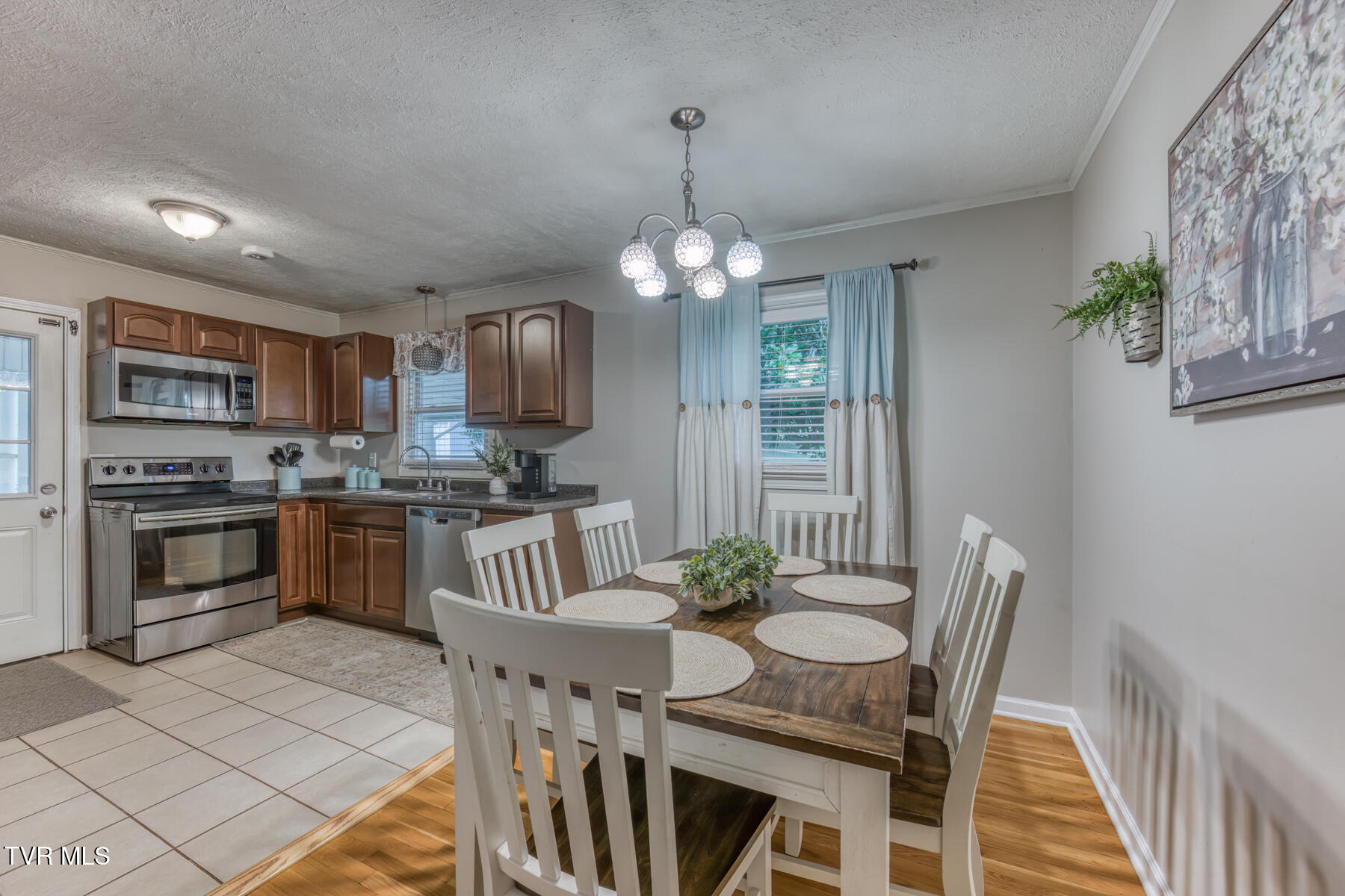 401 Sherwood Road Bristol, VA 24201 - Photo 12 of 43 DINING ROOM