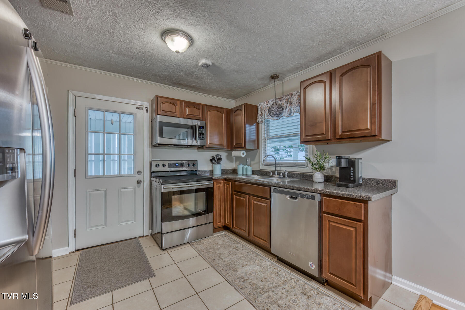 401 Sherwood Road Bristol, VA 24201 - Photo 14 of 43 KITCHEN