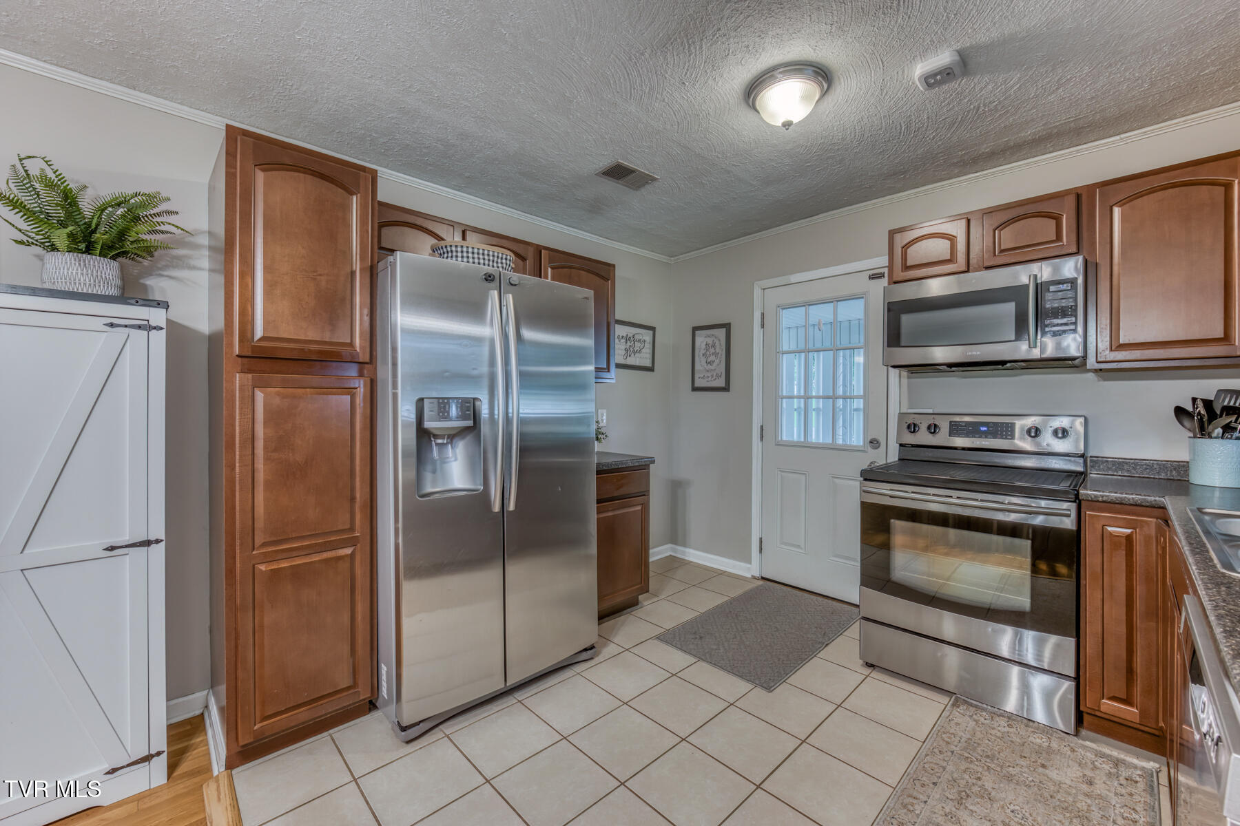 401 Sherwood Road Bristol, VA 24201 - Photo 15 of 43 KITCHEN 2