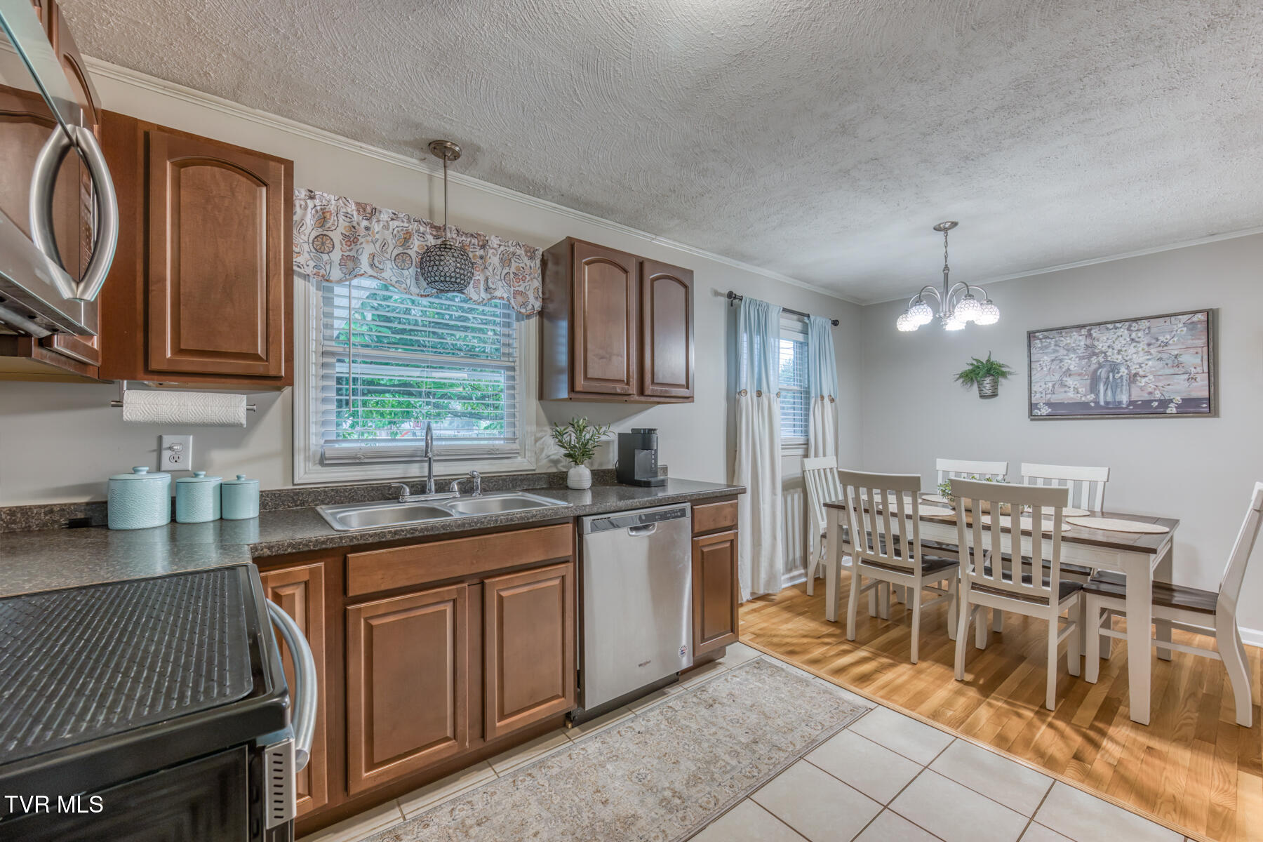 401 Sherwood Road Bristol, VA 24201 - Photo 16 of 43 KITCHEN 3