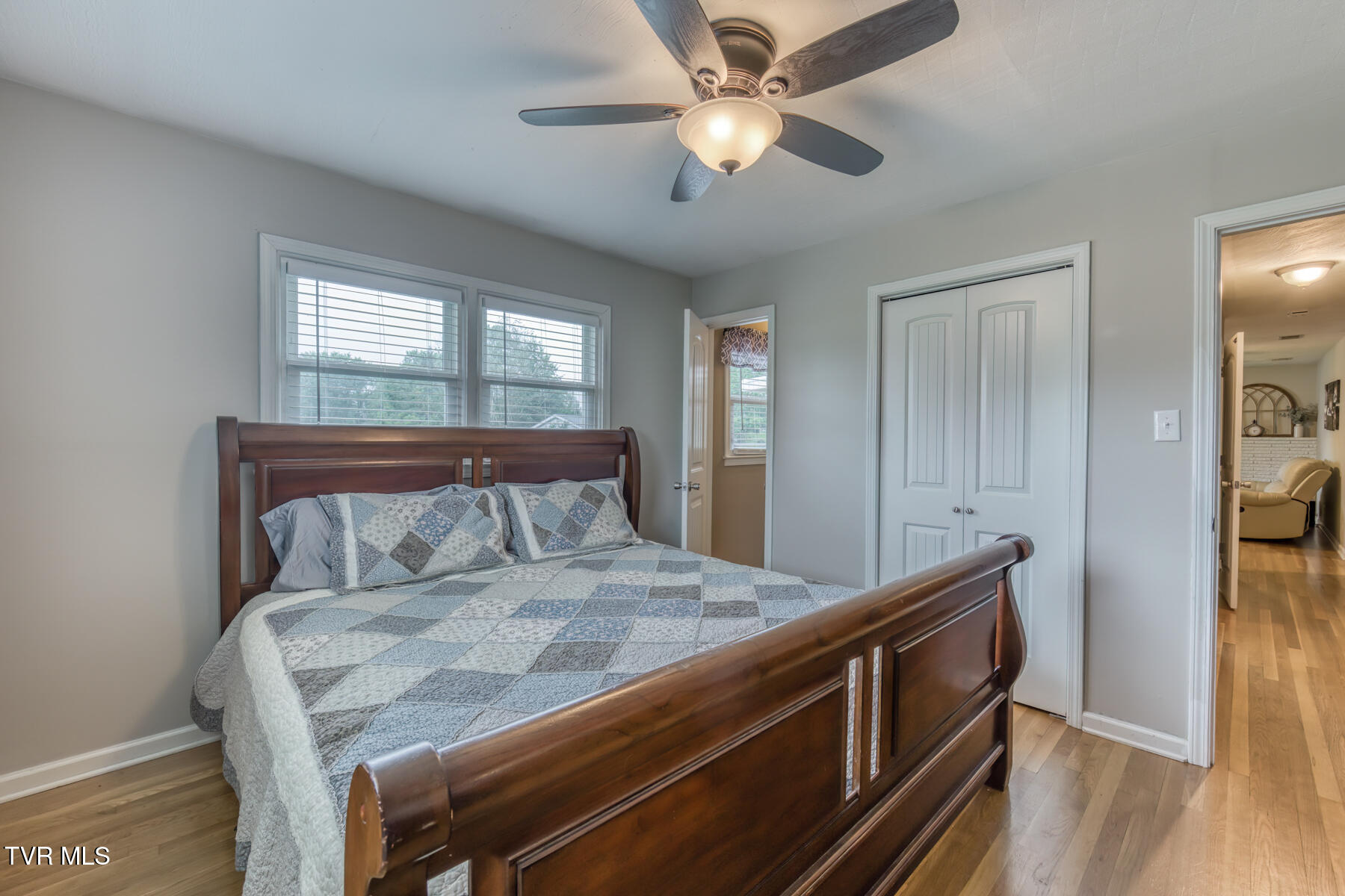 401 Sherwood Road Bristol, VA 24201 - Photo 18 of 43 MASTER SUITE 2