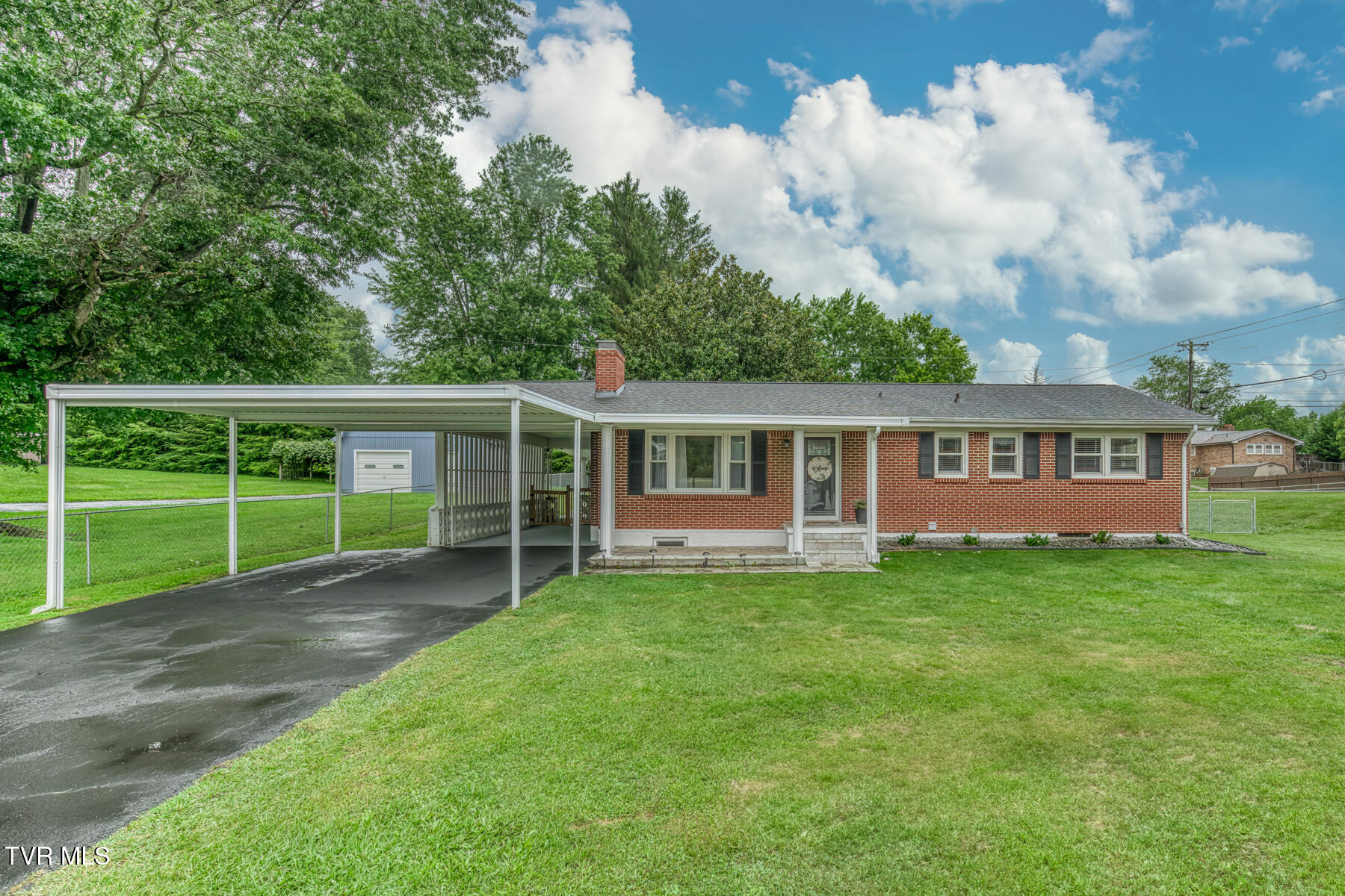 401 Sherwood Road Bristol, VA 24201 - Photo 2 of 43 FRONT