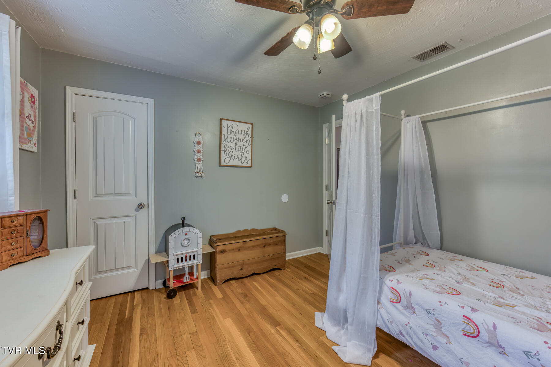 401 Sherwood Road Bristol, VA 24201 - Photo 22 of 43 2ND BEDROOM 2