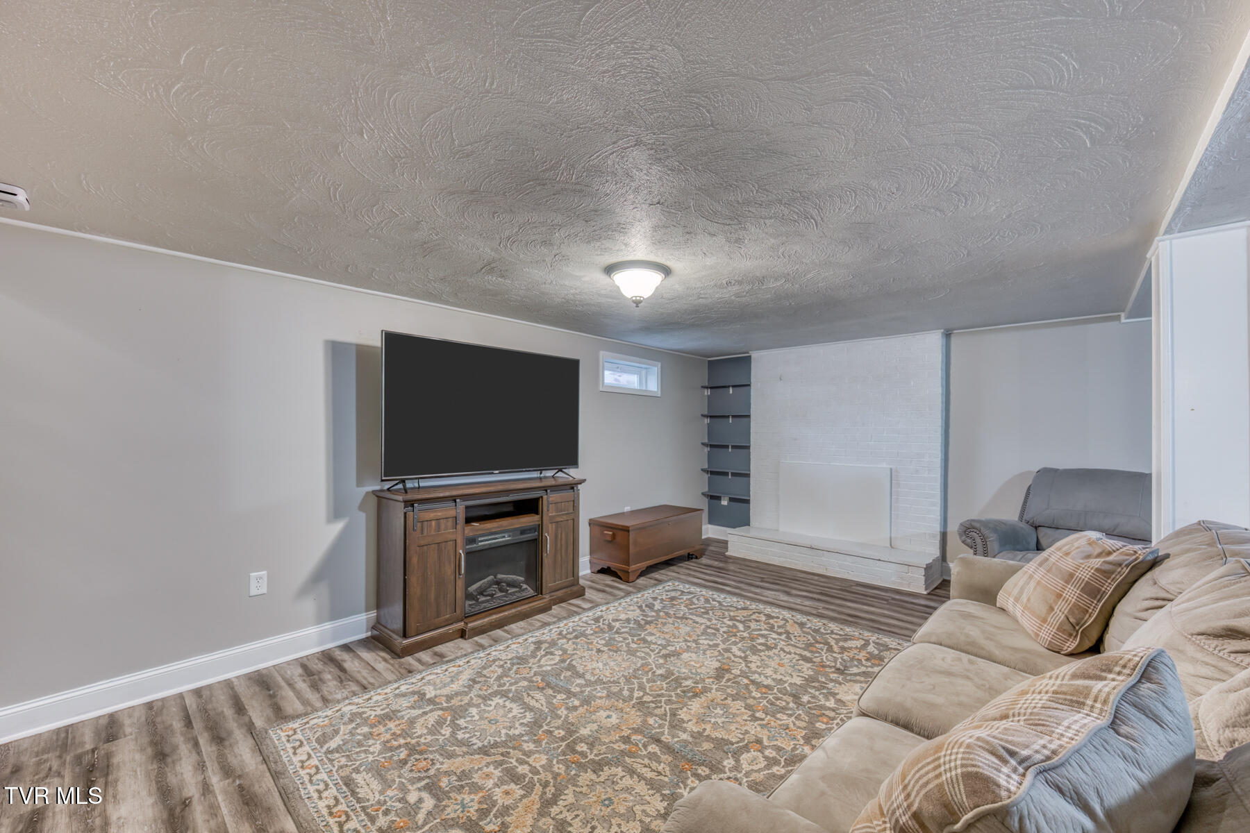 401 Sherwood Road Bristol, VA 24201 - Photo 26 of 43 DEN 2ND SHOT