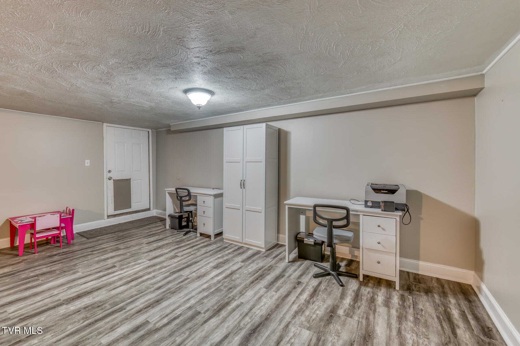 401 Sherwood Road Bristol, VA 24201 - Photo 27 of 43 DEN 3RD SHOT