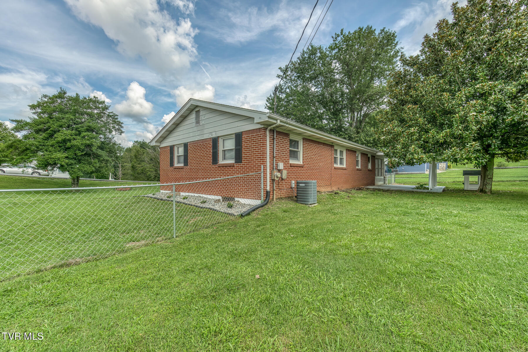 401 Sherwood Road Bristol, VA 24201 - Photo 38 of 43 BACK RIGHT CORNER