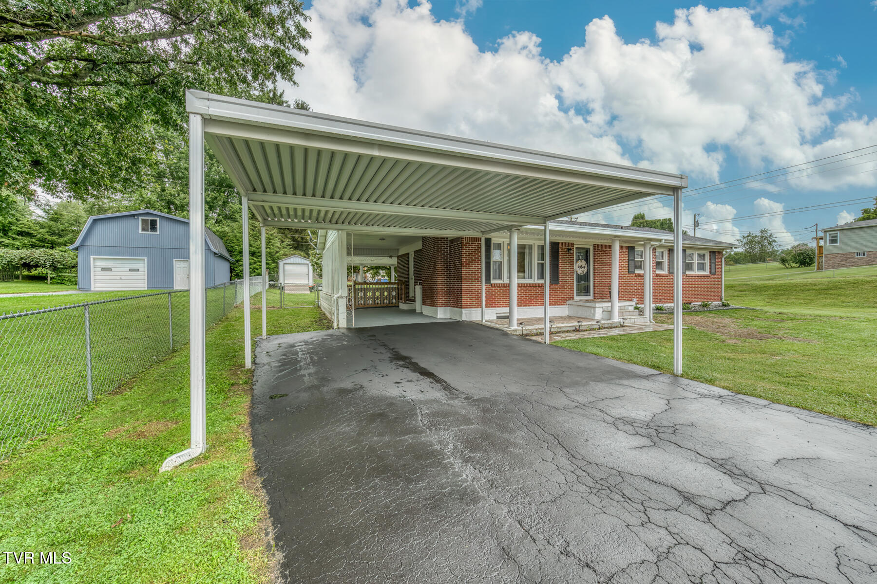 401 Sherwood Road Bristol, VA 24201 - Photo 5 of 43 CARPORT