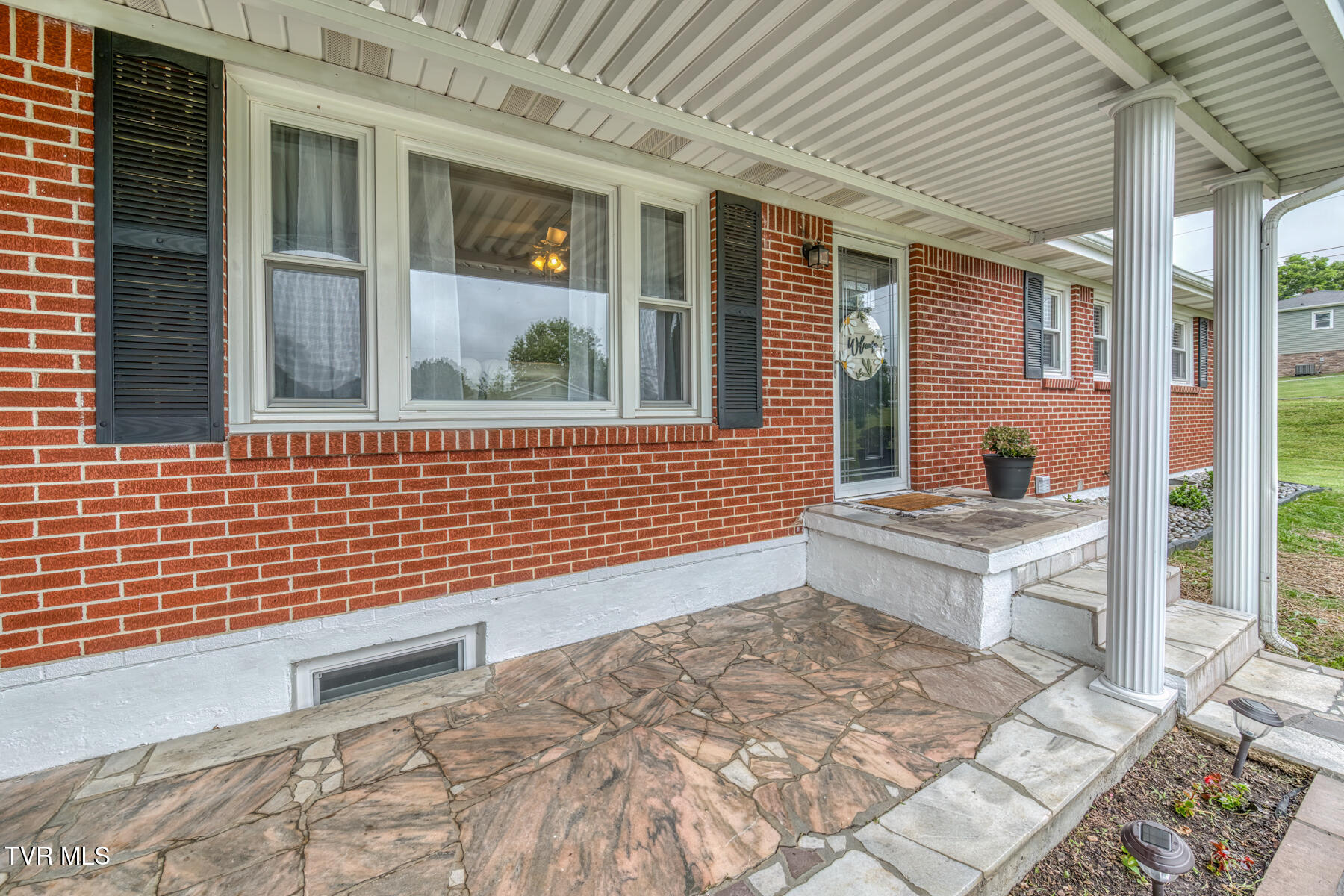 401 Sherwood Road Bristol, VA 24201 - Photo 7 of 43 FRONT PORCH
